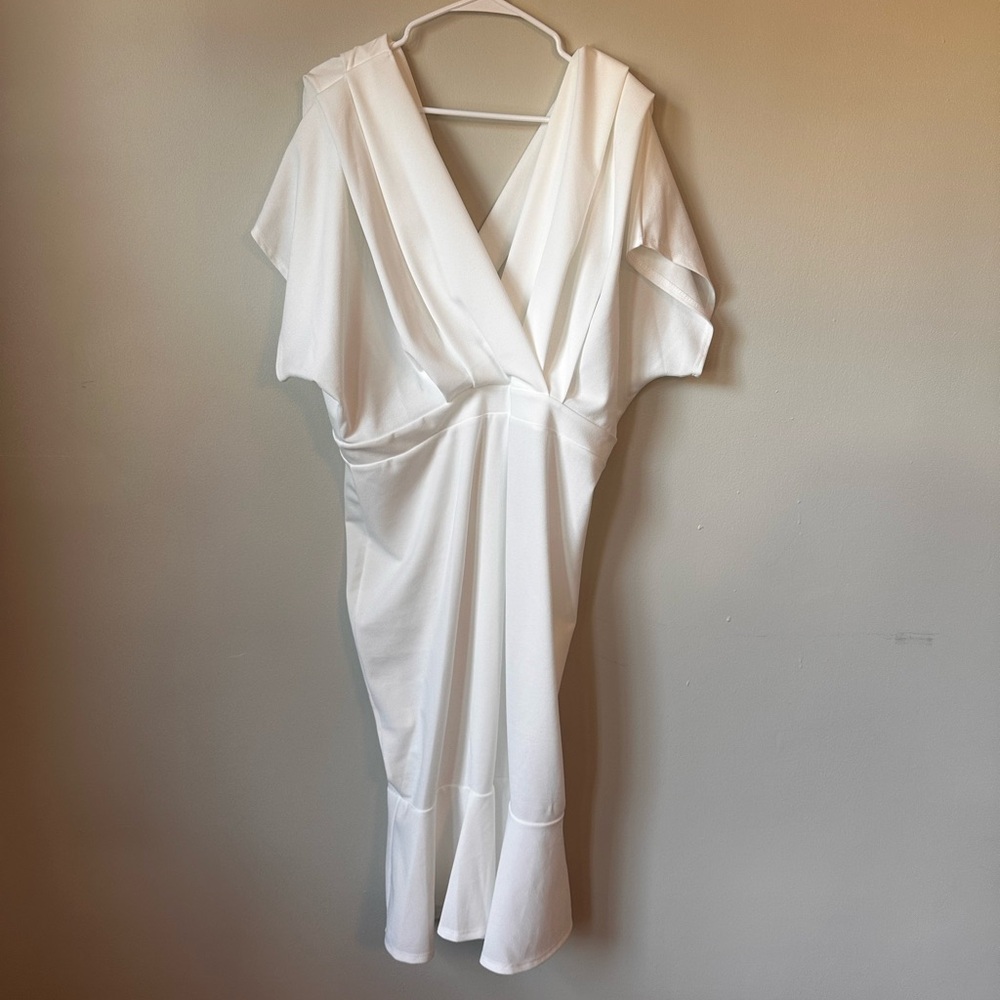 3/$30 ✨ Classic White Dress - Picture 2 of 4